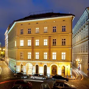 Charles Bridge Palace מלון