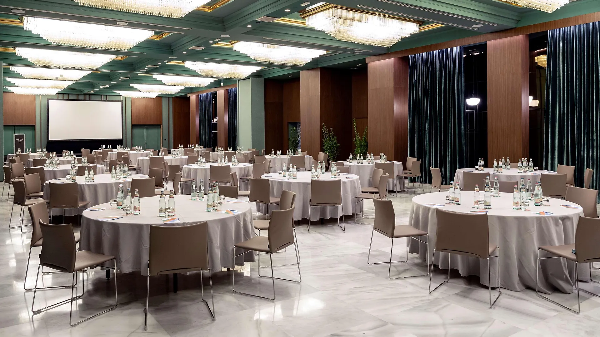 Hotel Meliá Milano 5*,